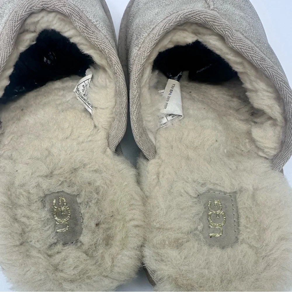 UGG metallic Slippers with Cream Fur Lining size 2y